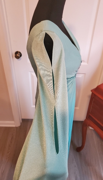 STUNNING VINTAGE CUSTOM MADE DRESS W/PEEP👀 SLEEVE - Picture 2 of 8